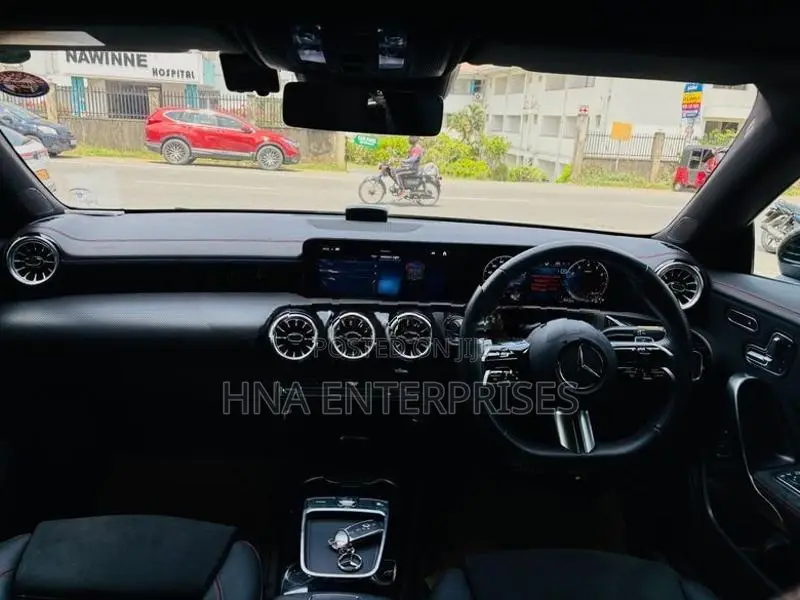 Mercedes Benz CLA 180 AMG Premium 2024