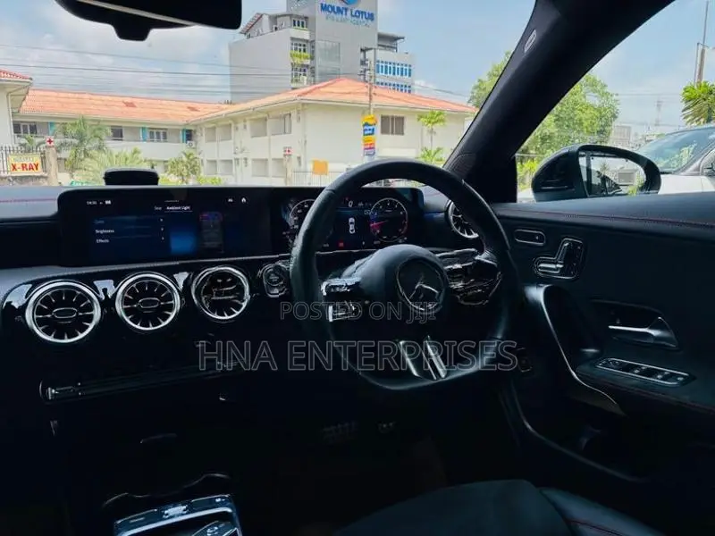 Mercedes Benz CLA 180 AMG Premium 2024