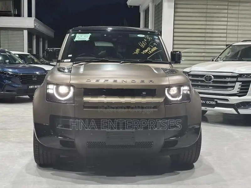 Land Rover Defender P300S Plugin Hybrid 2025