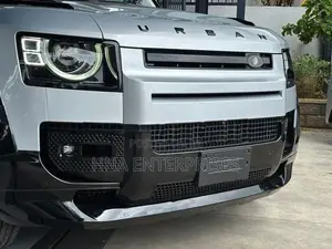 Land Rover Defender P300 X Dynamic 2023