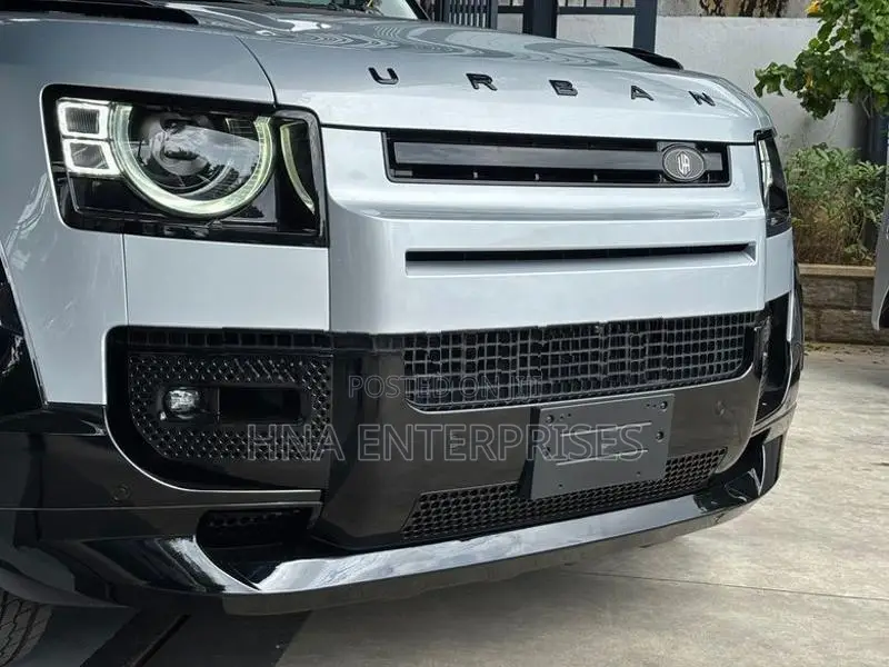 Land Rover Defender P300 X Dynamic 2023