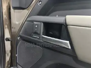 Land Rover Defender P300S Plugin Hybrid 2025