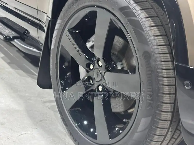 Land Rover Defender P300S Plugin Hybrid 2025
