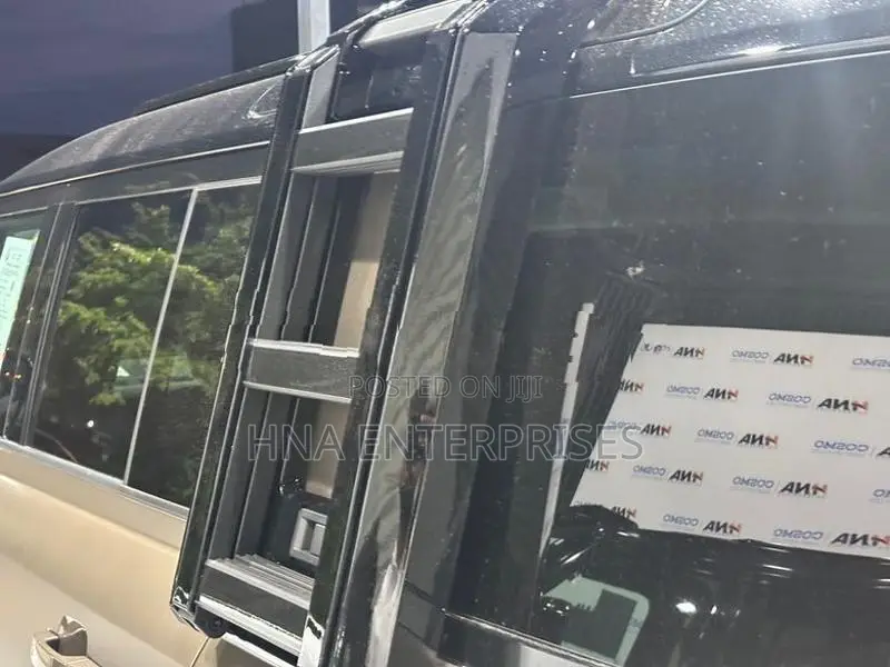 Land Rover Defender P300S Plugin Hybrid 2025