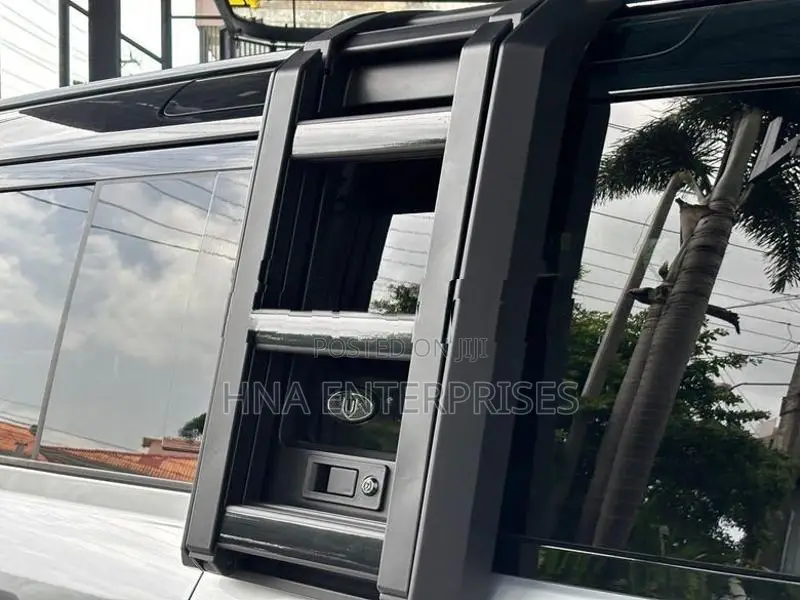 Land Rover Defender P300 X Dynamic 2023