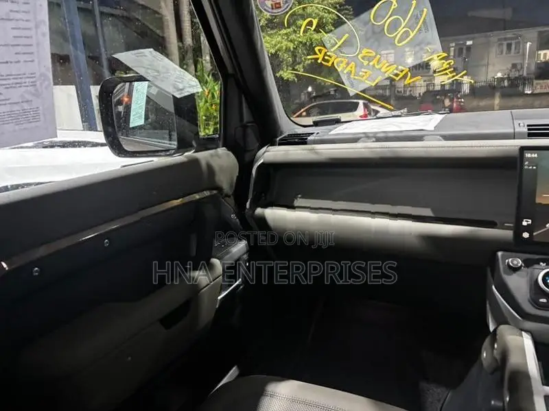 Land Rover Defender P300S Plugin Hybrid 2025