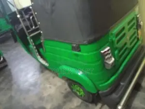 Bajaj RE 2019