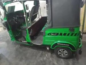 Bajaj RE 2019