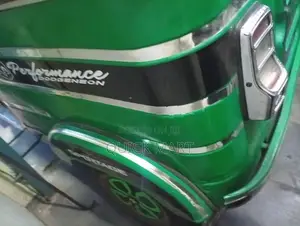 Bajaj RE 2017