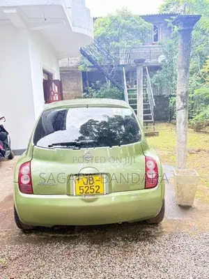 Nissan March 2002