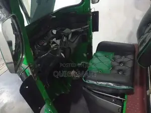 Bajaj RE 2019
