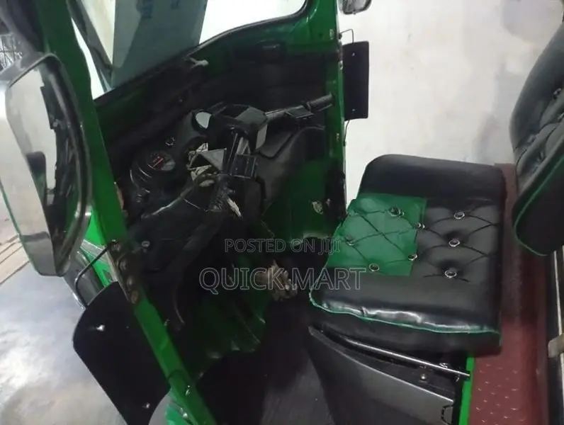 Bajaj RE 2019