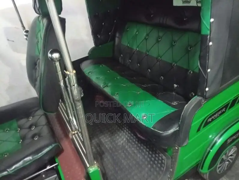 Bajaj RE 2019