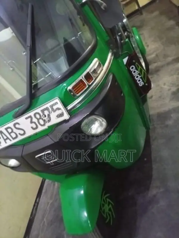 Bajaj RE 2019