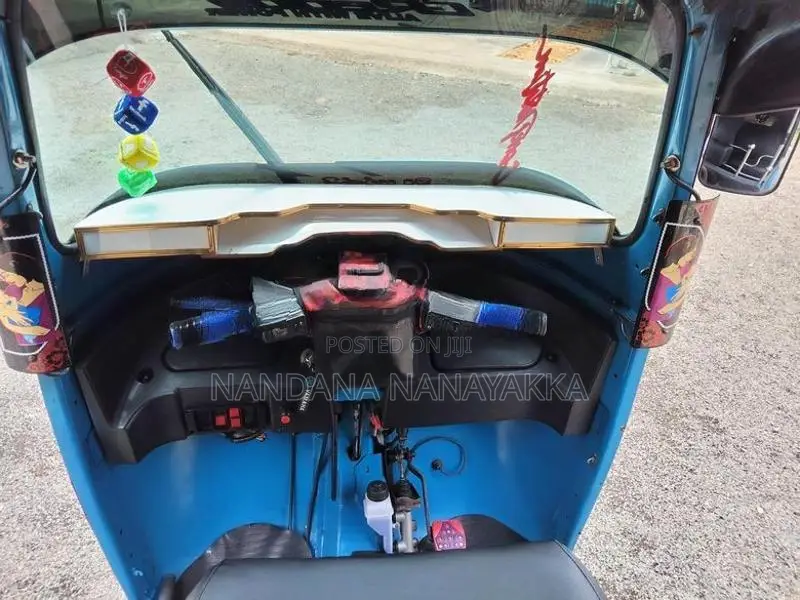 Bajaj RE 2012