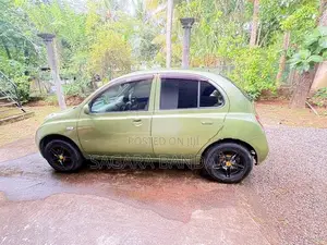 Nissan March 2002