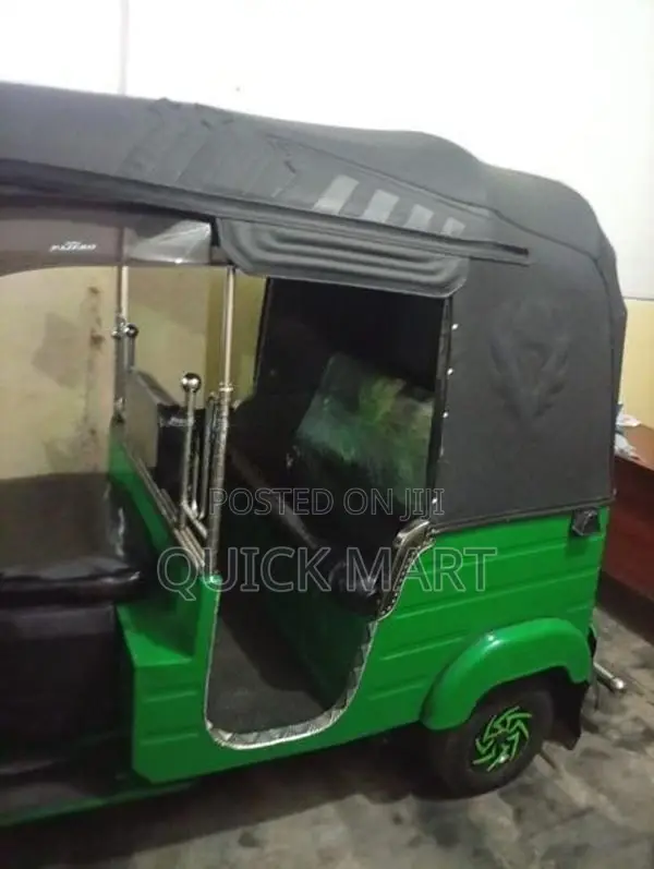 Bajaj RE 2019