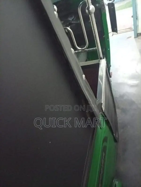 Bajaj RE 2019