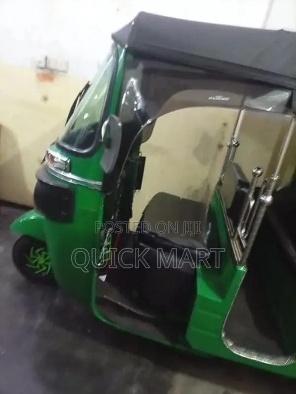 Bajaj RE 2019