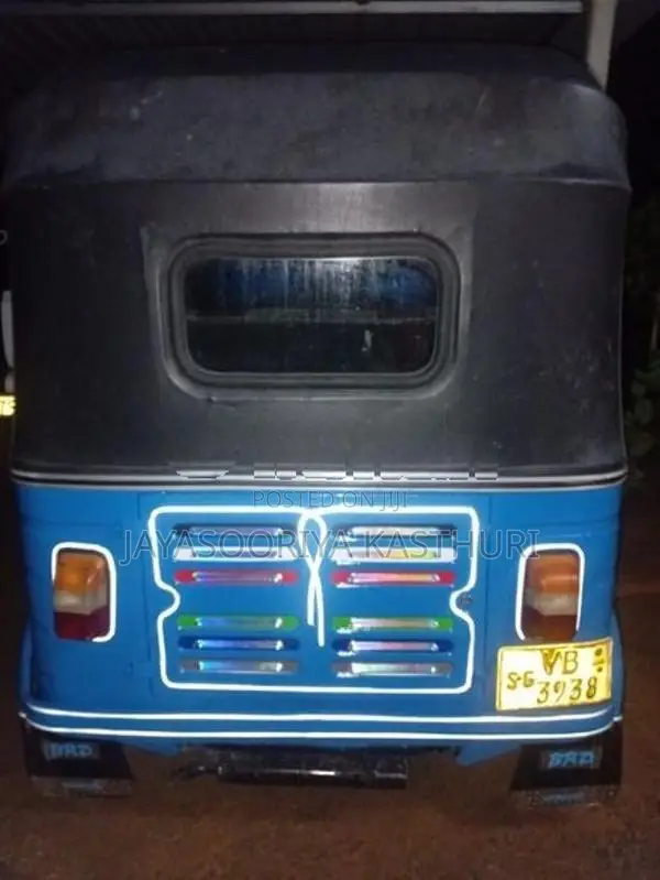 Bajaj RE 2010