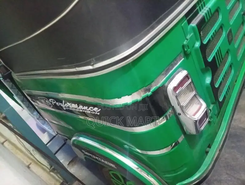 Bajaj RE 2017