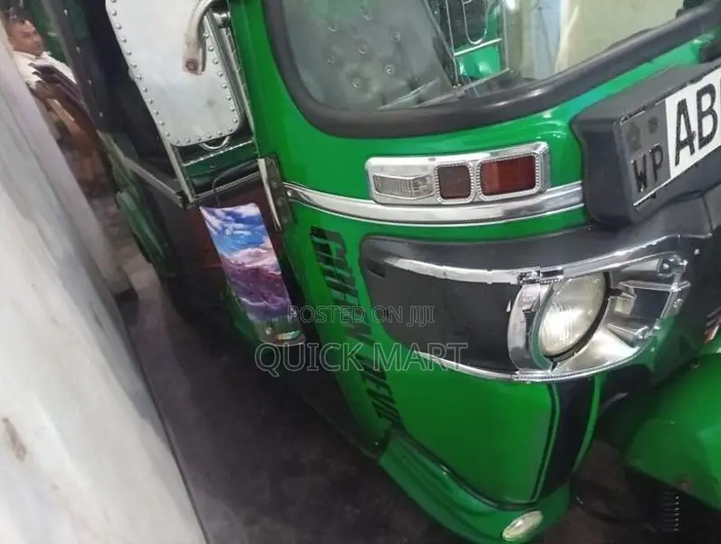 Bajaj RE 2019