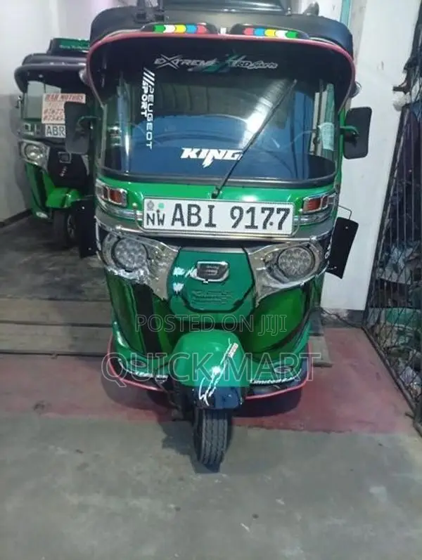 Bajaj RE 2017