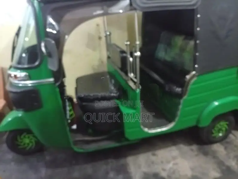 Bajaj RE 2019