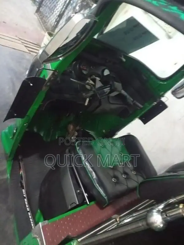 Bajaj RE 2019