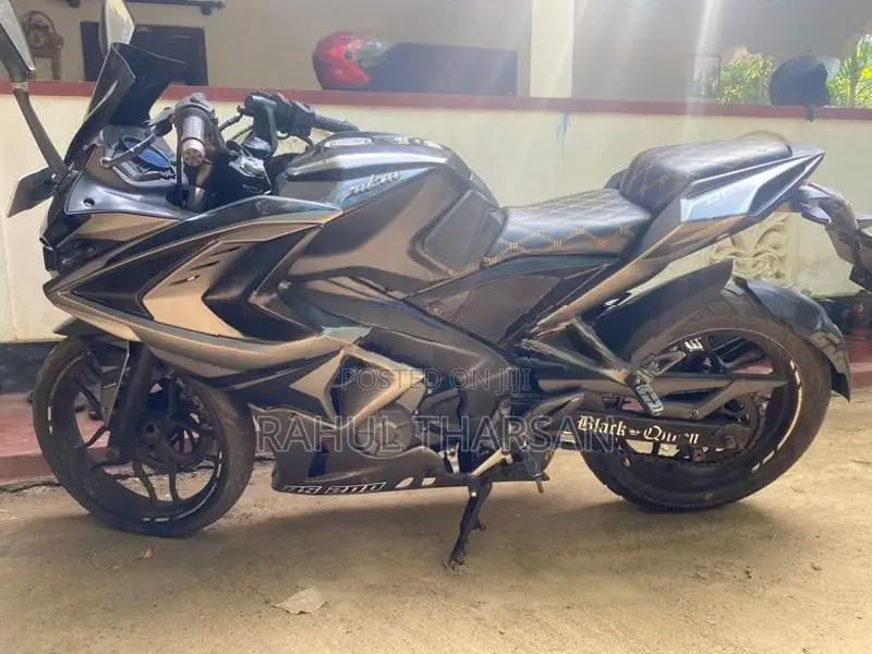 Bajaj Pulsar RS200 2018