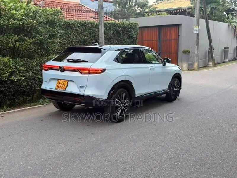 Honda Vezel Zplay MR/ 10 spkr 2026