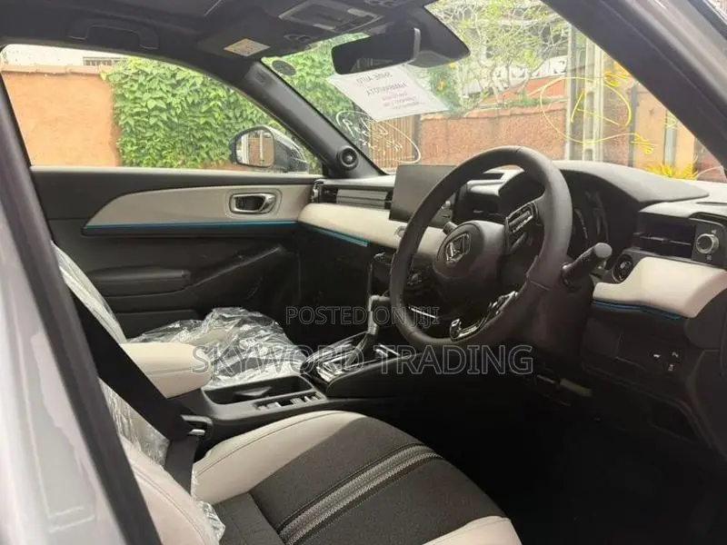 Honda Vezel Zplay MR/ 10 spkr 2026