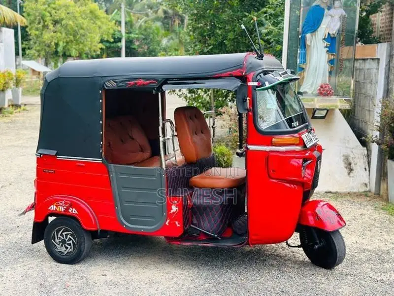 Bajaj RE 2015
