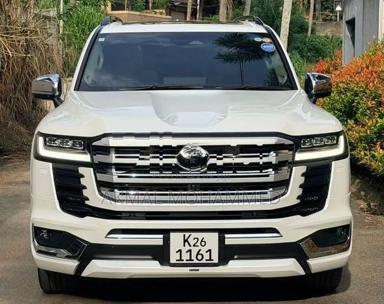 Toyota Land Cruiser Sahara LC 300 ZX 2025