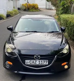 Mazda Axela Skyactiv FLyloaded 2013