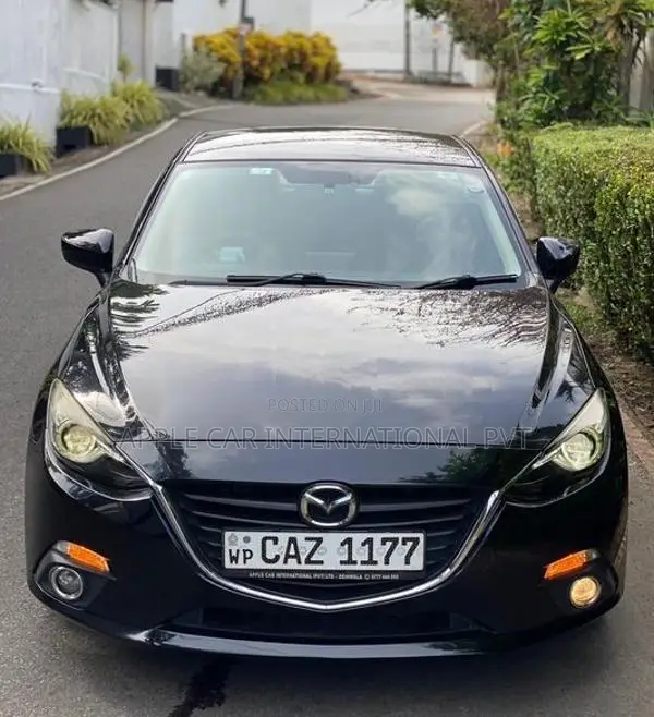 Mazda Axela Skyactiv FLyloaded 2013