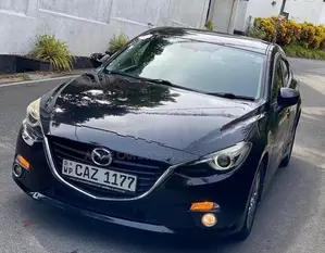 Mazda Axela Skyactiv FLyloaded 2013