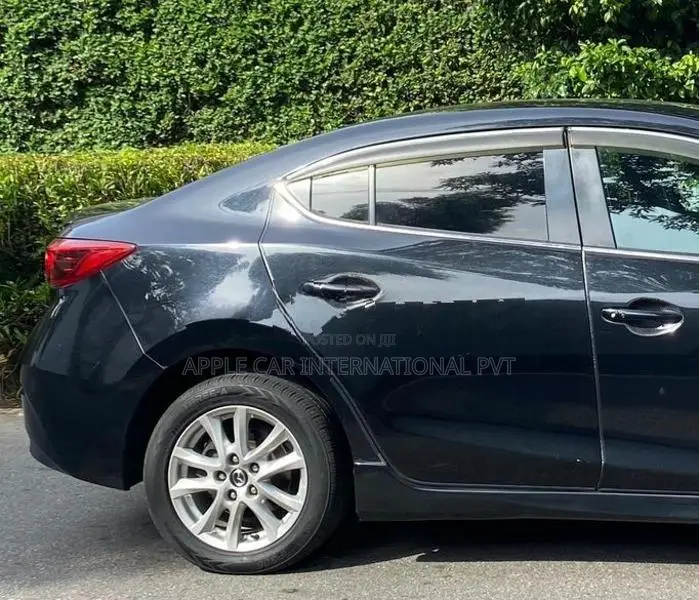 Mazda Axela Skyactiv FLyloaded 2013