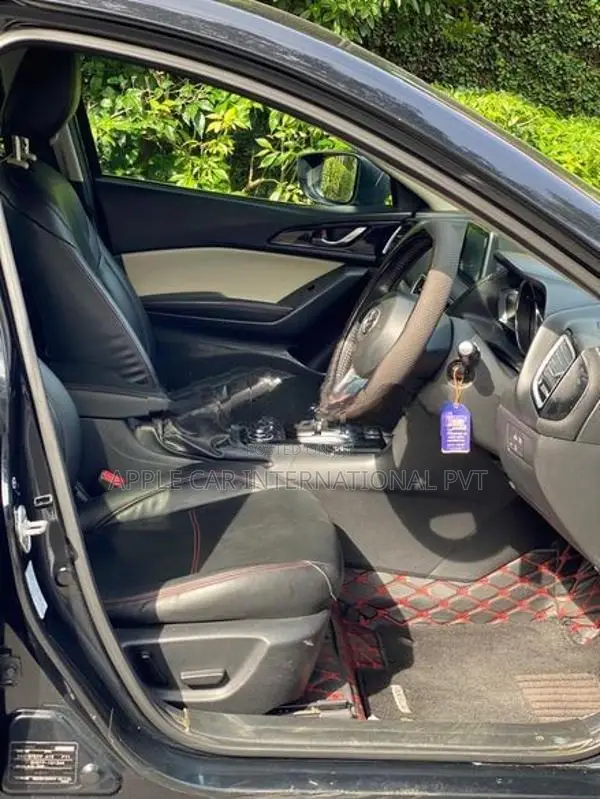 Mazda Axela Skyactiv FLyloaded 2013