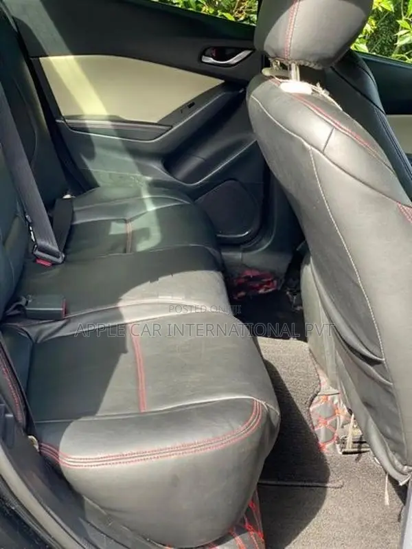 Mazda Axela Skyactiv FLyloaded 2013
