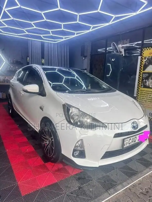 Toyota Aqua 2013