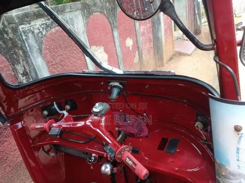 Bajaj RE 2005