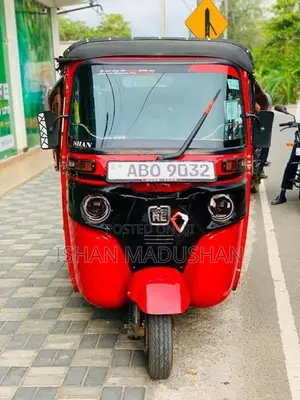 Bajaj RE 2015