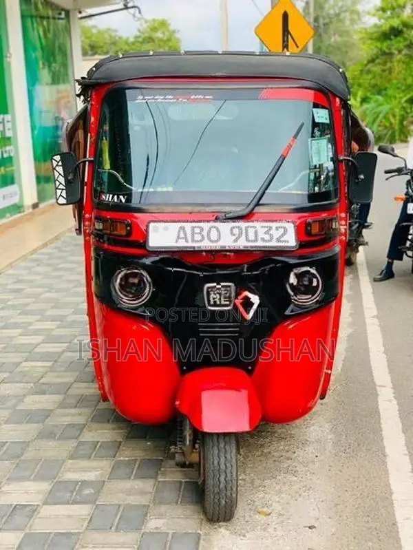 Bajaj RE 2015