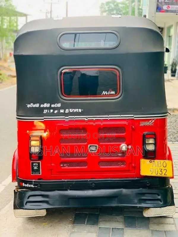 Bajaj RE 2015