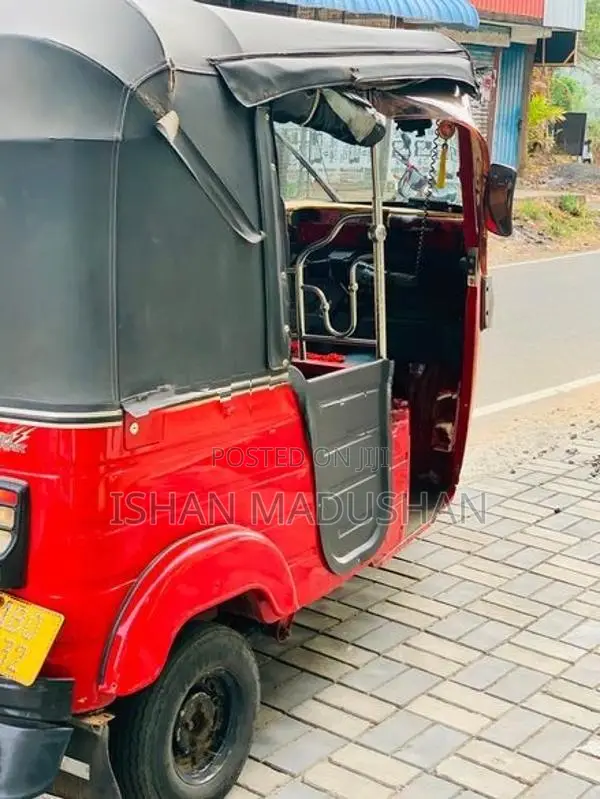 Bajaj RE 2015