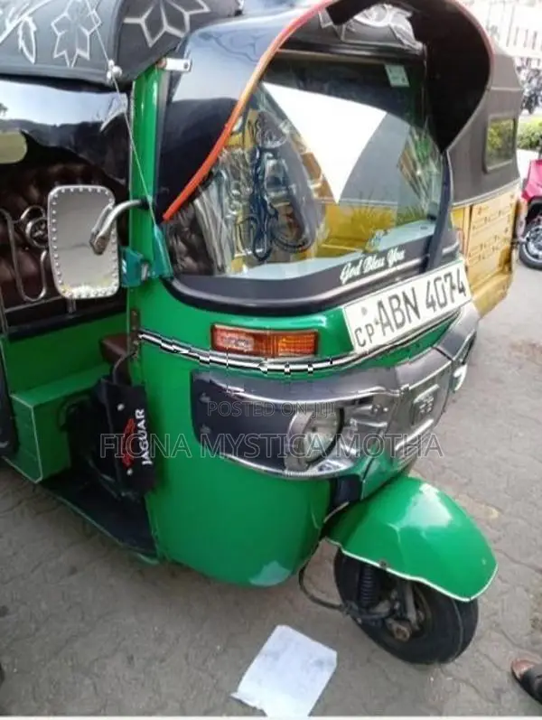 Bajaj RE 2016