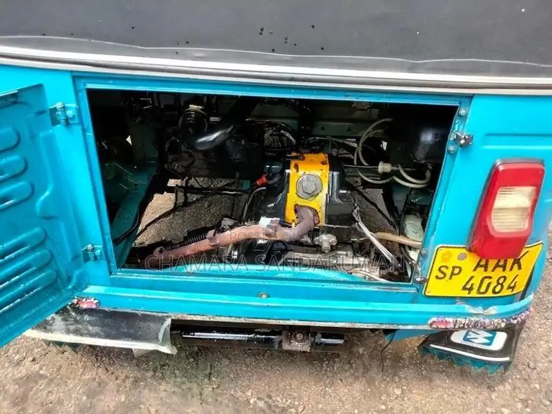 Bajaj RE 205 2013