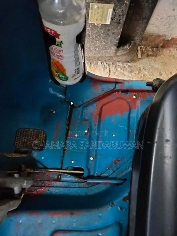 Bajaj RE 205 2013