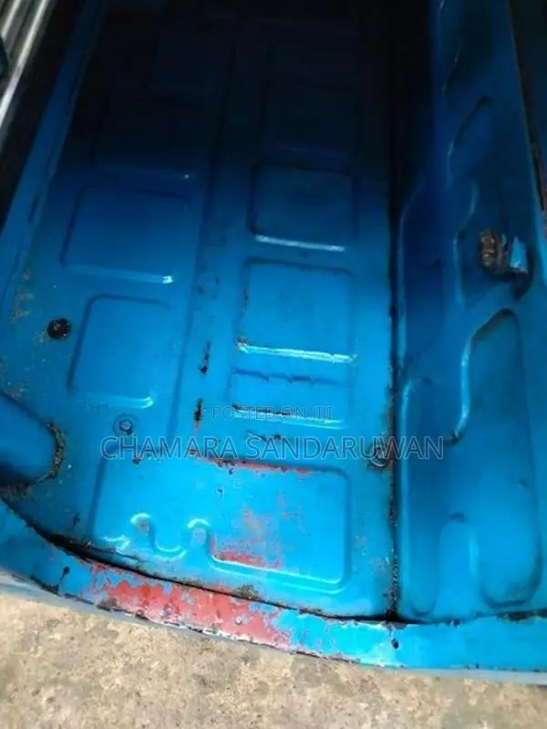 Bajaj RE 205 2013